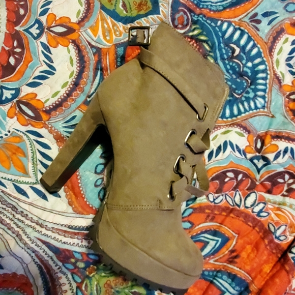 Boots - Picture 1 of 4